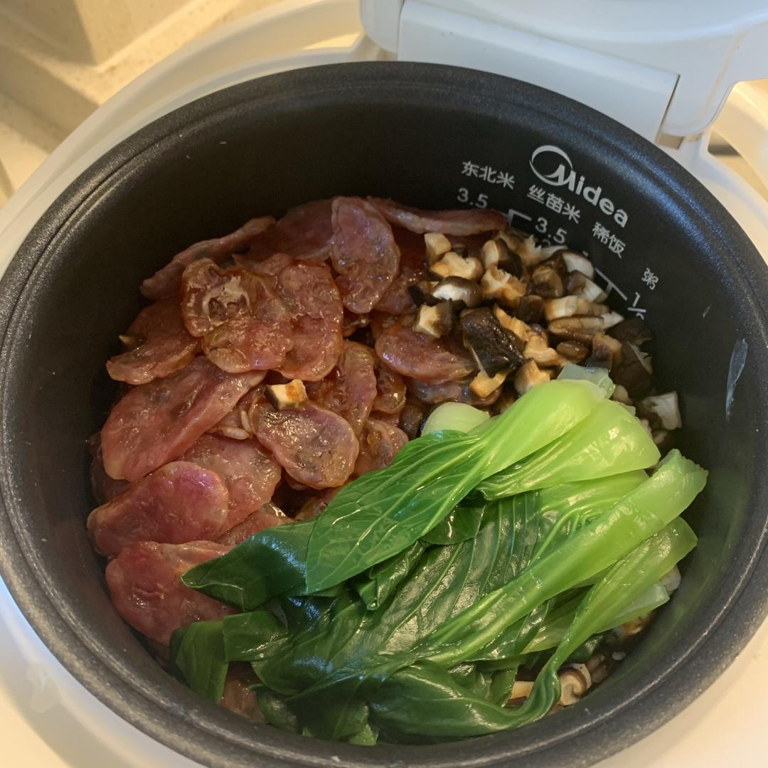 ia9j做的广式腊味煲仔饭(腊肠电饭锅版)