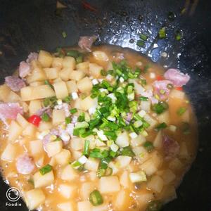毛辣角烩土豆丁的做法 步骤4