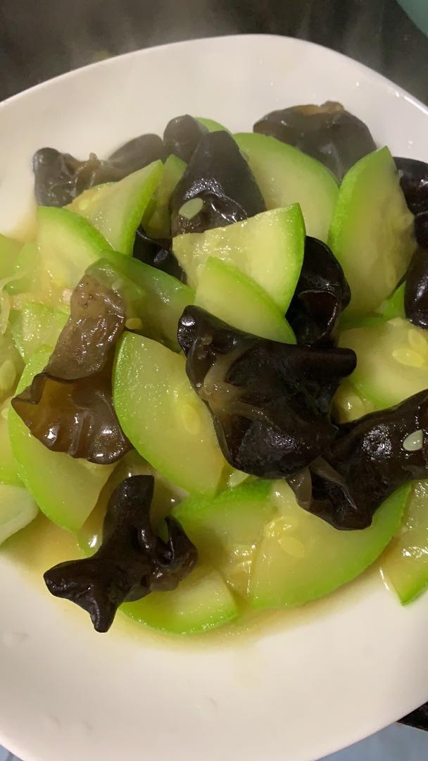 清淡小炒：西葫芦黑木耳