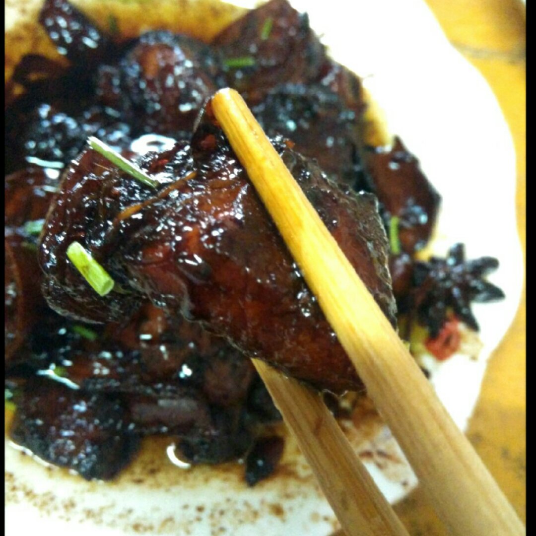 吃着碗里望着锅里的红烧肉