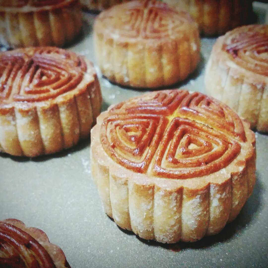 广式月饼—蛋黄莲蓉月饼