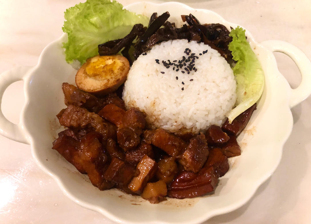 洋葱酥卤肉饭