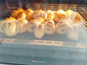 芝士香肠花朵🌸面包-最好吃的面包之一的做法 步骤15