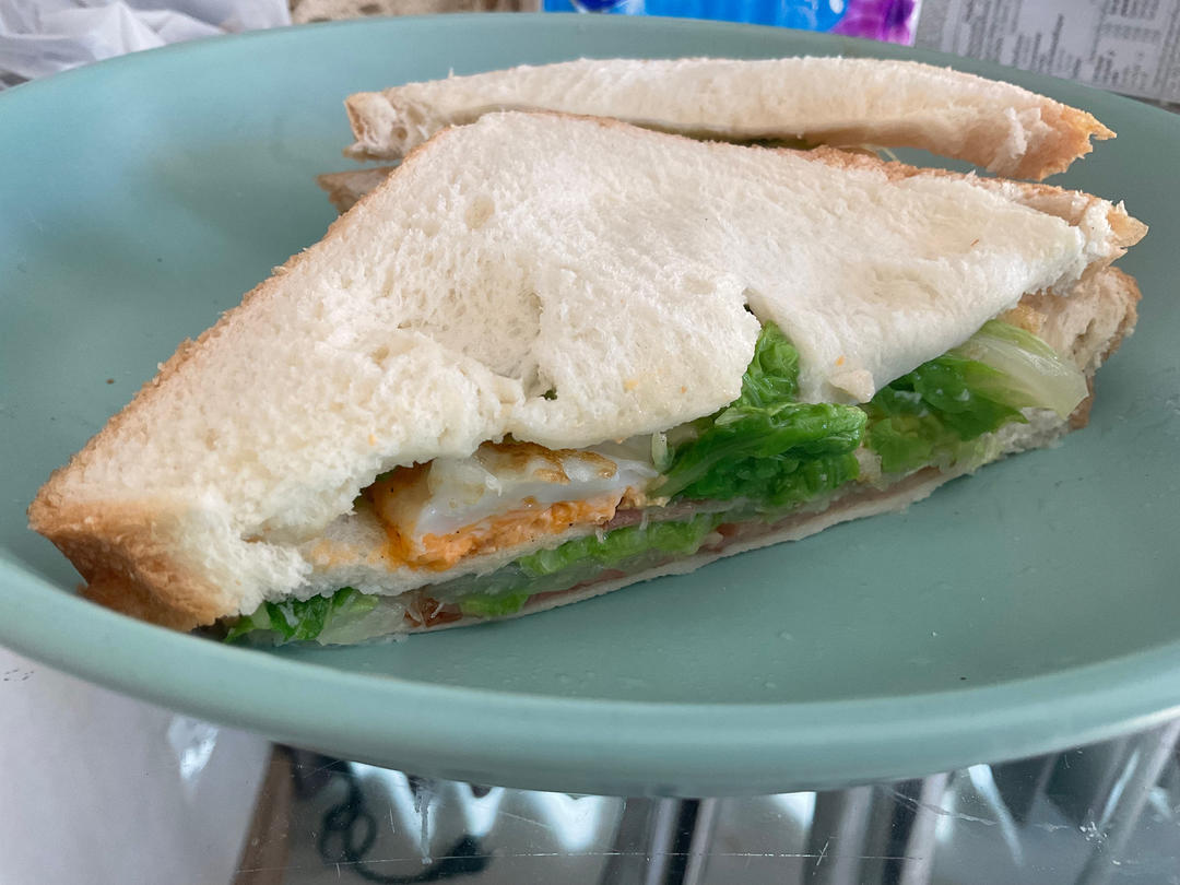 火腿鸡蛋三明治