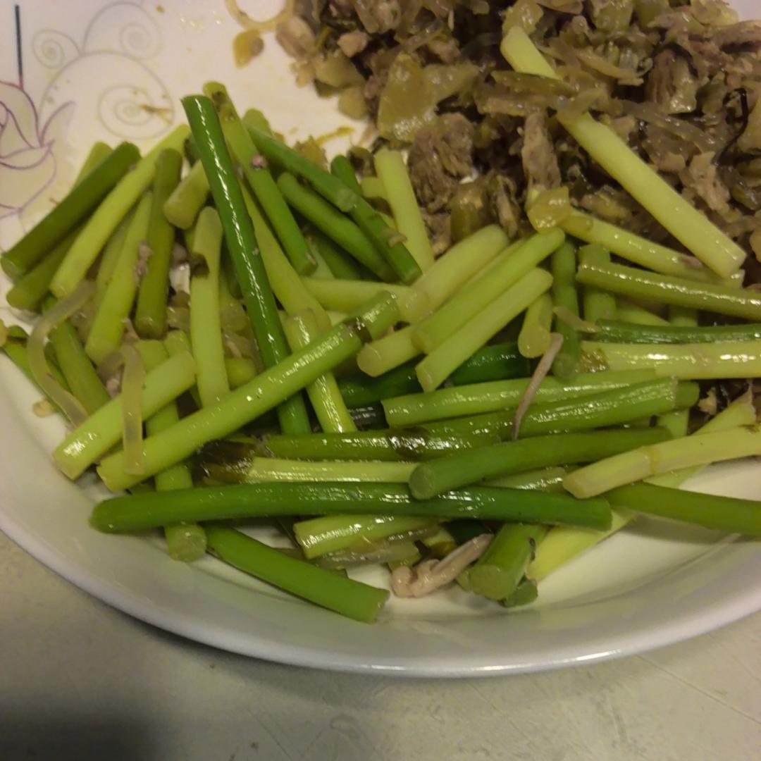 蒜苔烧乌子