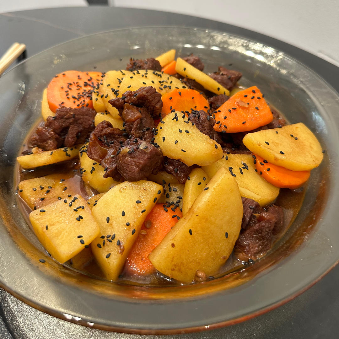 小土豆烧牛肉，红烧牛腩，好吃到舔盘