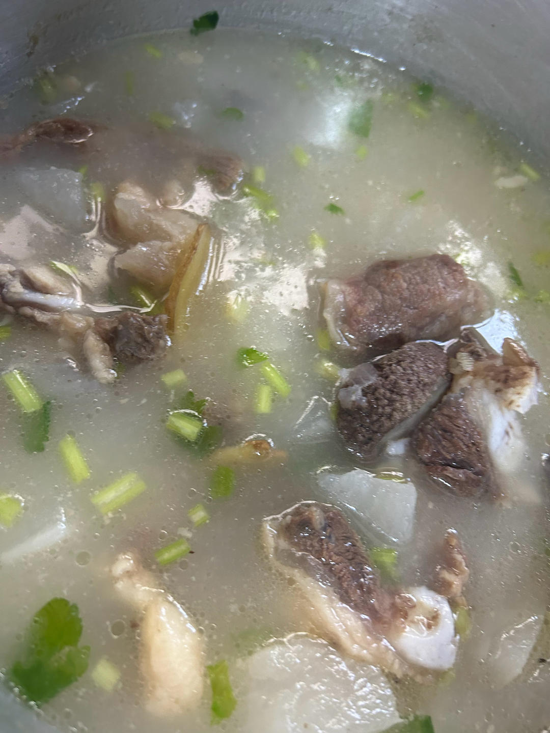 牛骨白萝卜汤（如何熬出奶白）