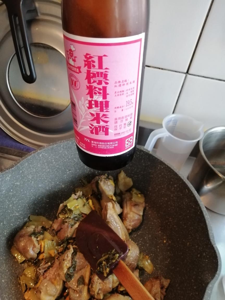 鴨肉酸菜湯*台灣家常菜的做法 步骤7