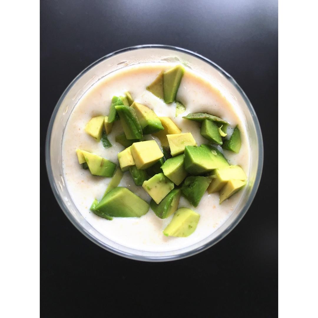 千寻燚做的牛油果拌酸奶