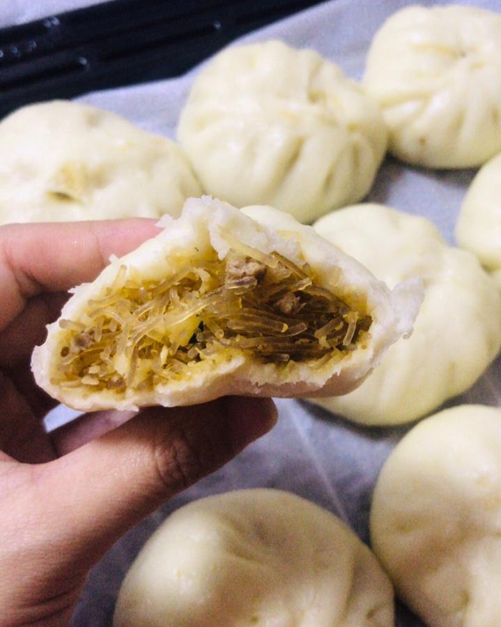 熊宝带酸奶做的肉末粉丝包