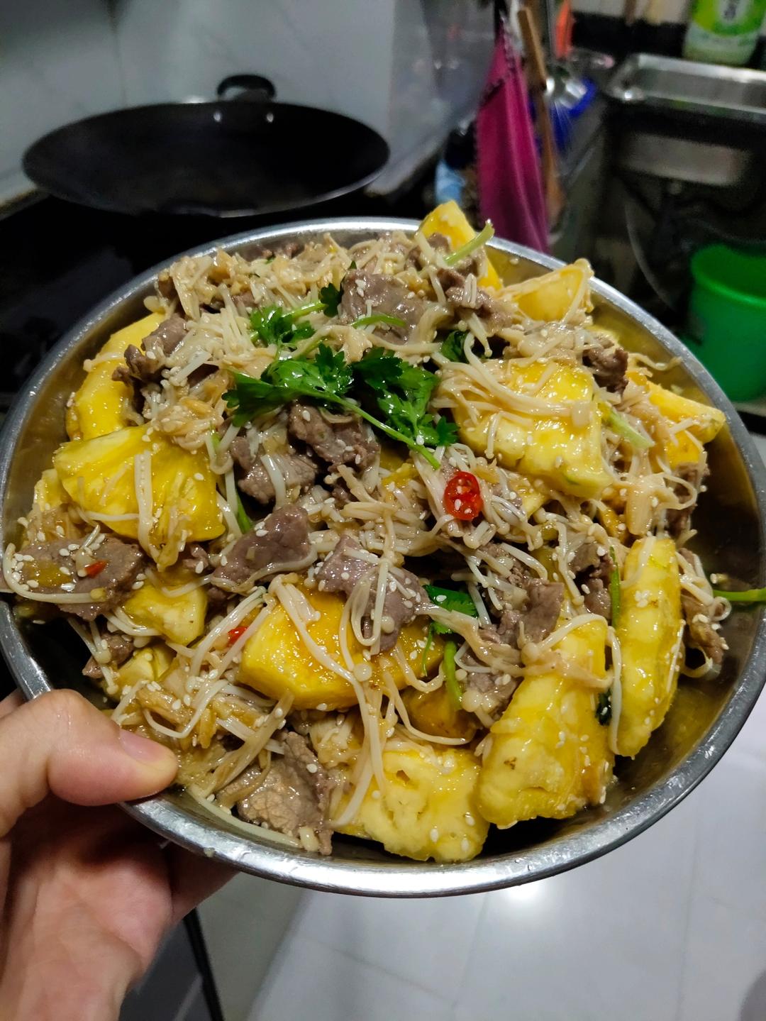 酸辣开胃｜菠萝香菜拌牛肉