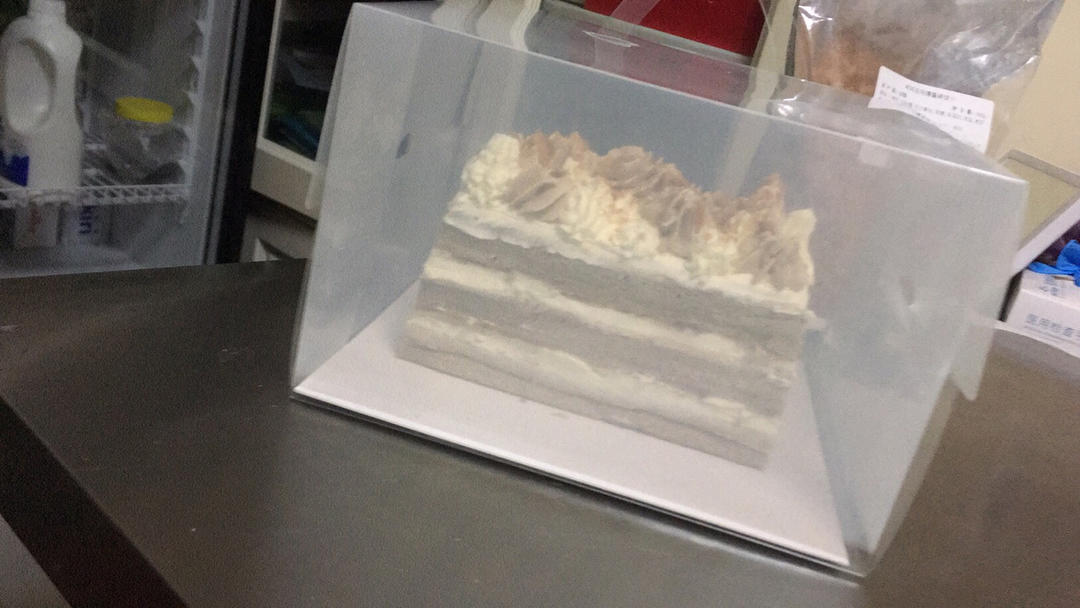 生椰拿铁奶油切块蛋糕