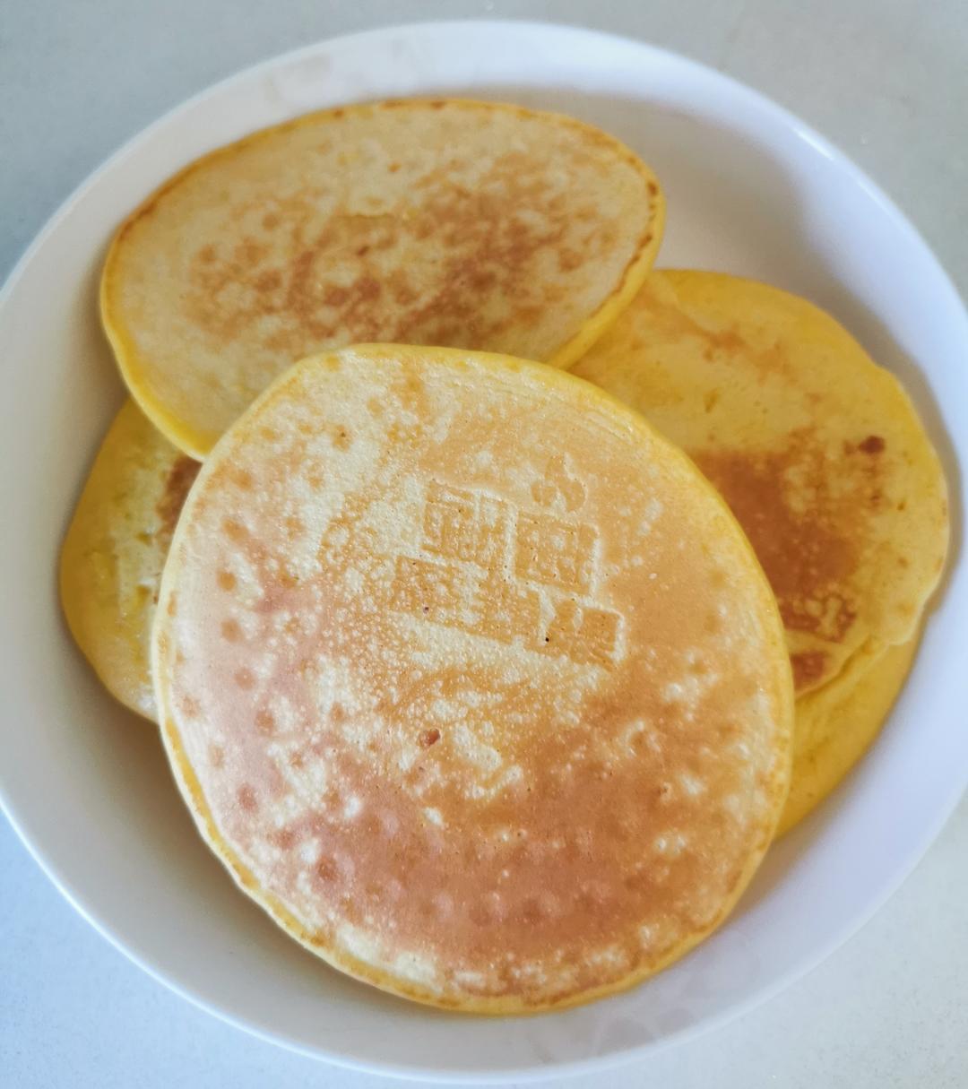 手不沾面做松软的玉米面小饼