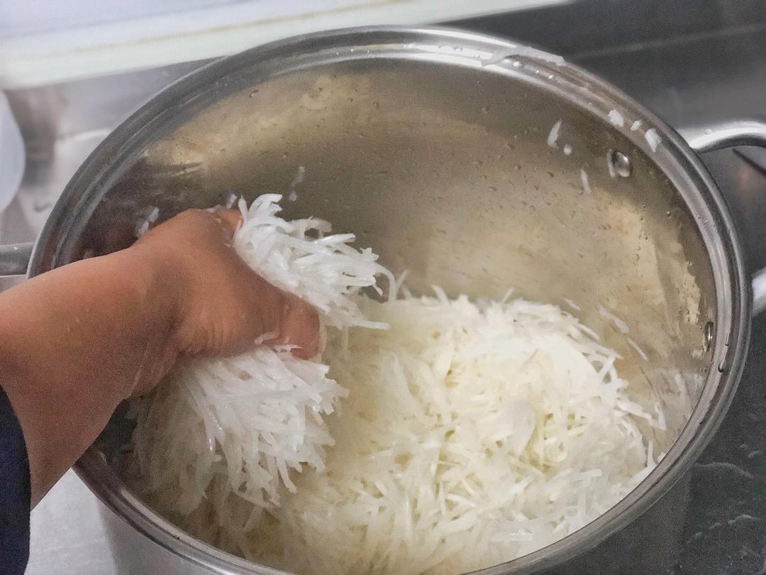 没有辛辣味的白萝卜水饺的做法 步骤2
