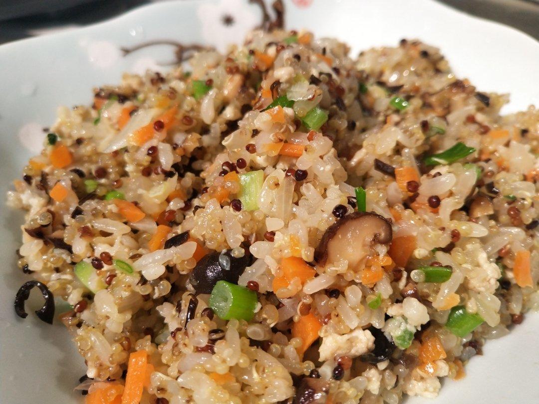 香菇腊肠藜麦饭
