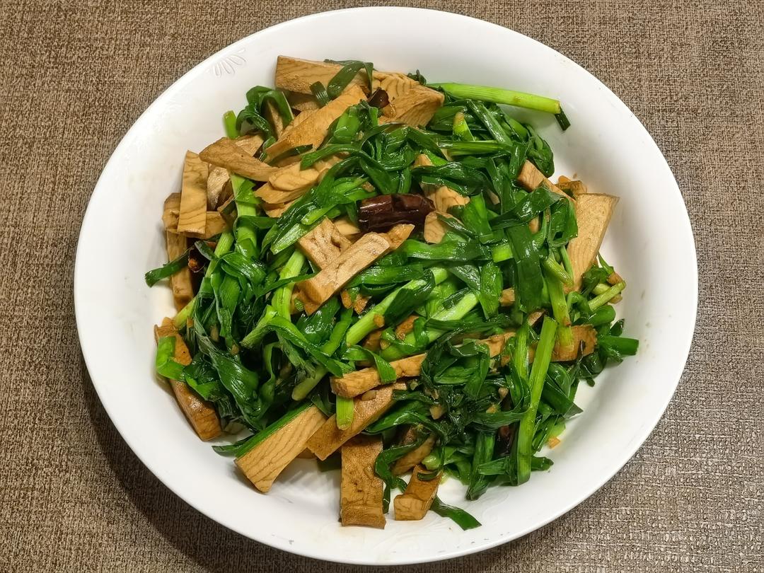 四川人的家常菜-韭菜炒豆干