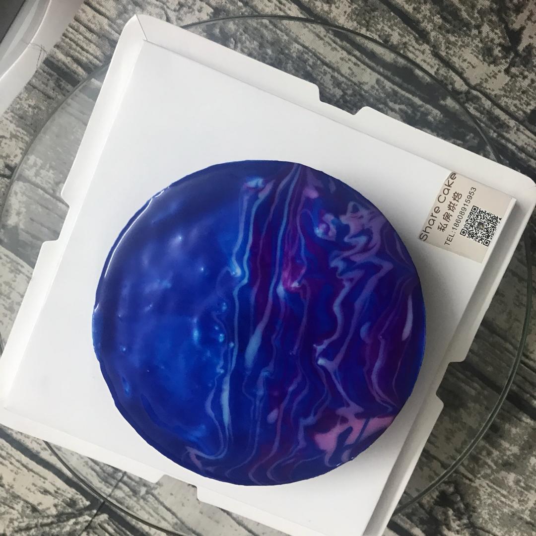 故事里的小黄瓜做的〔梦幻星空慕斯蛋糕〕镜面蛋糕