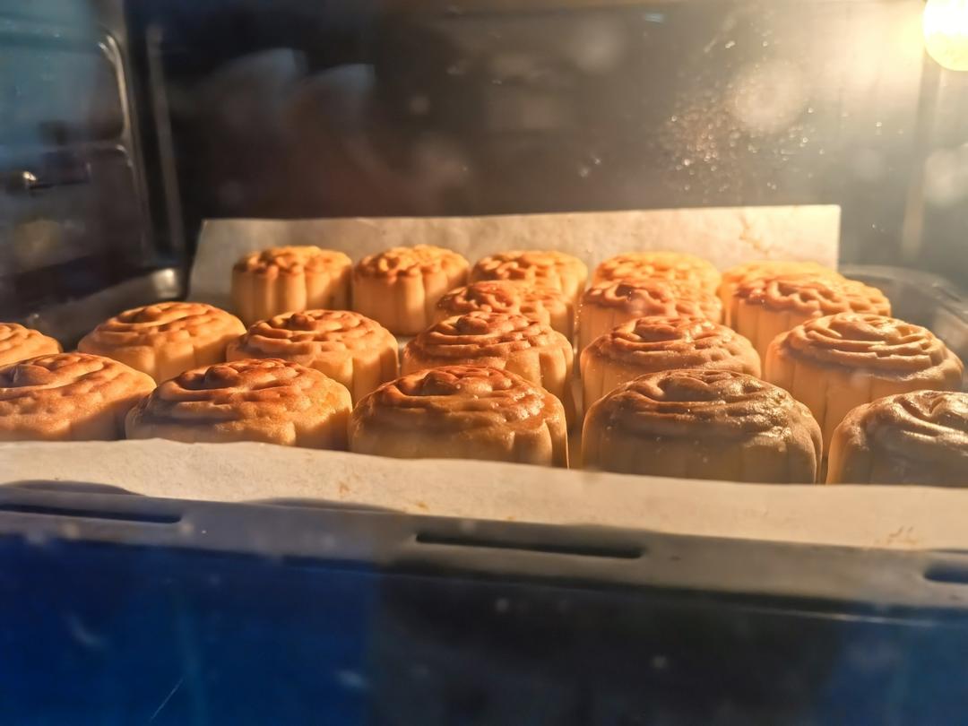 广式月饼—蛋黄莲蓉月饼