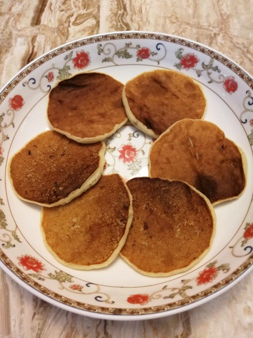 【减脂早餐】无油香蕉松饼（超简单）