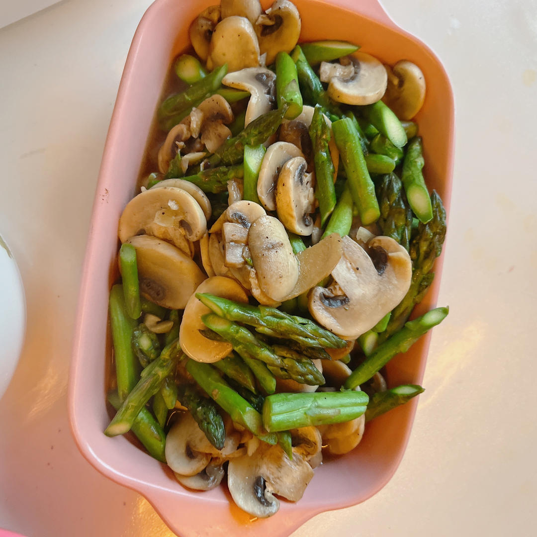 点击率超五十万的                    芦笋炒蘑菇