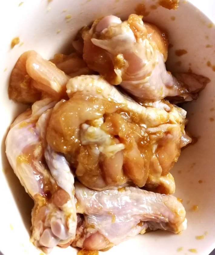 超级下饭 / 香菇炖鸡翅根（电饭煲版）的做法 步骤2