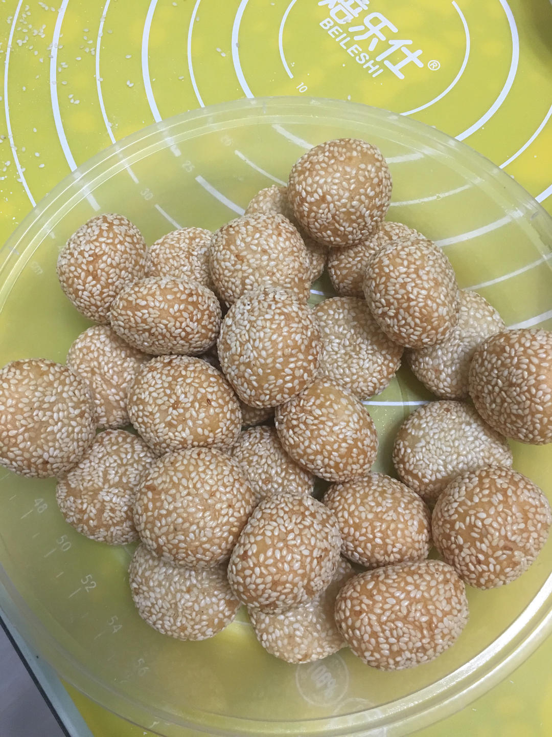 煎堆、麻团的制作方法，关键是油炸的过程，酥脆、酥软你说了算