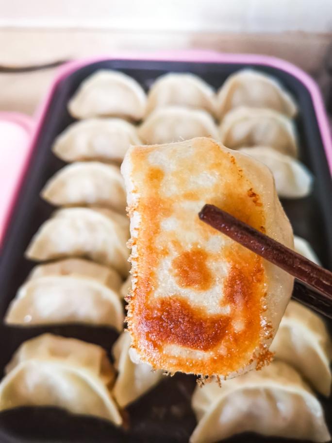 圆白菜猪肉馅煎饺的做法