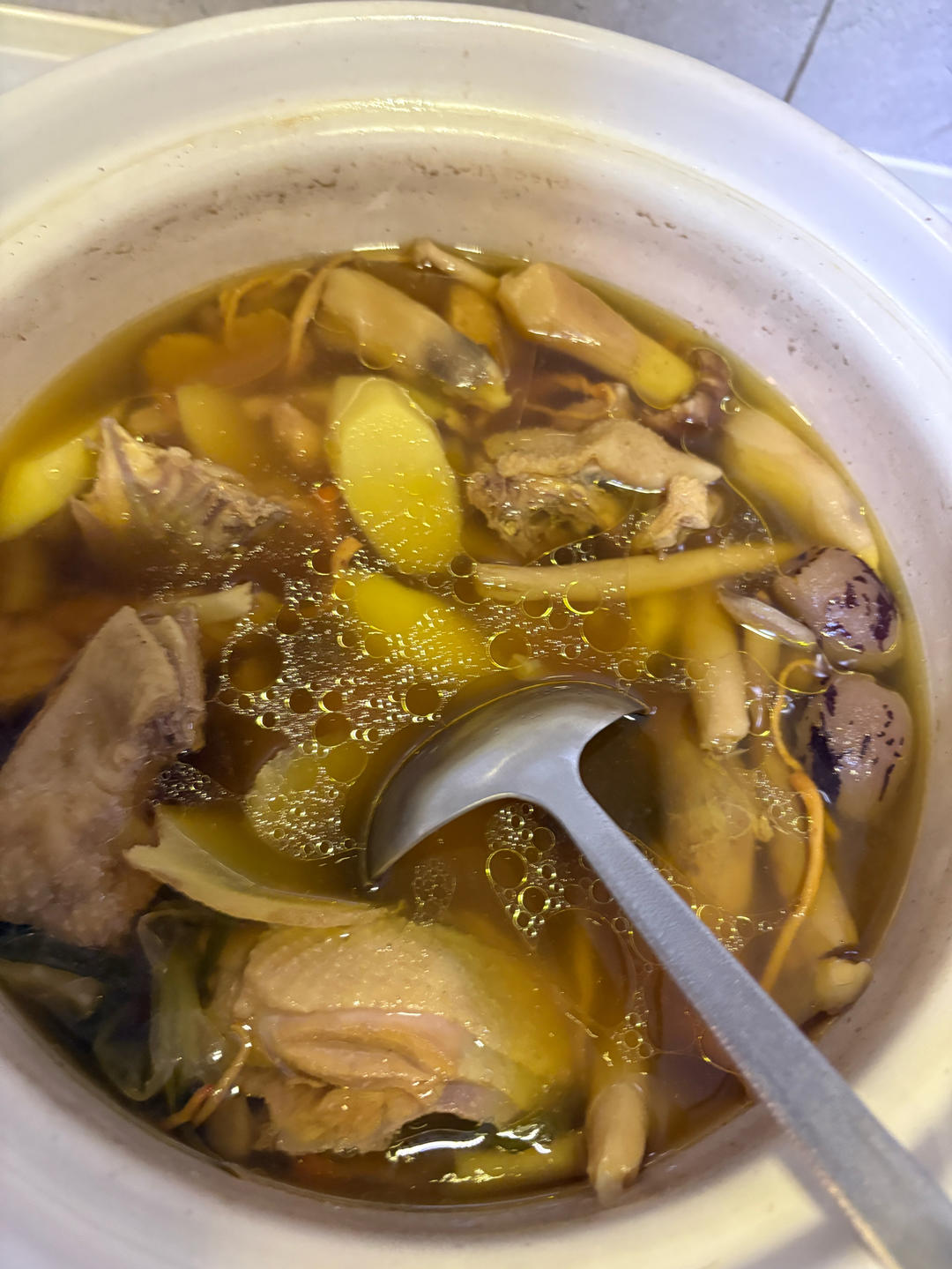 奶奶教的鲜香肥美香菇炖鸡汤