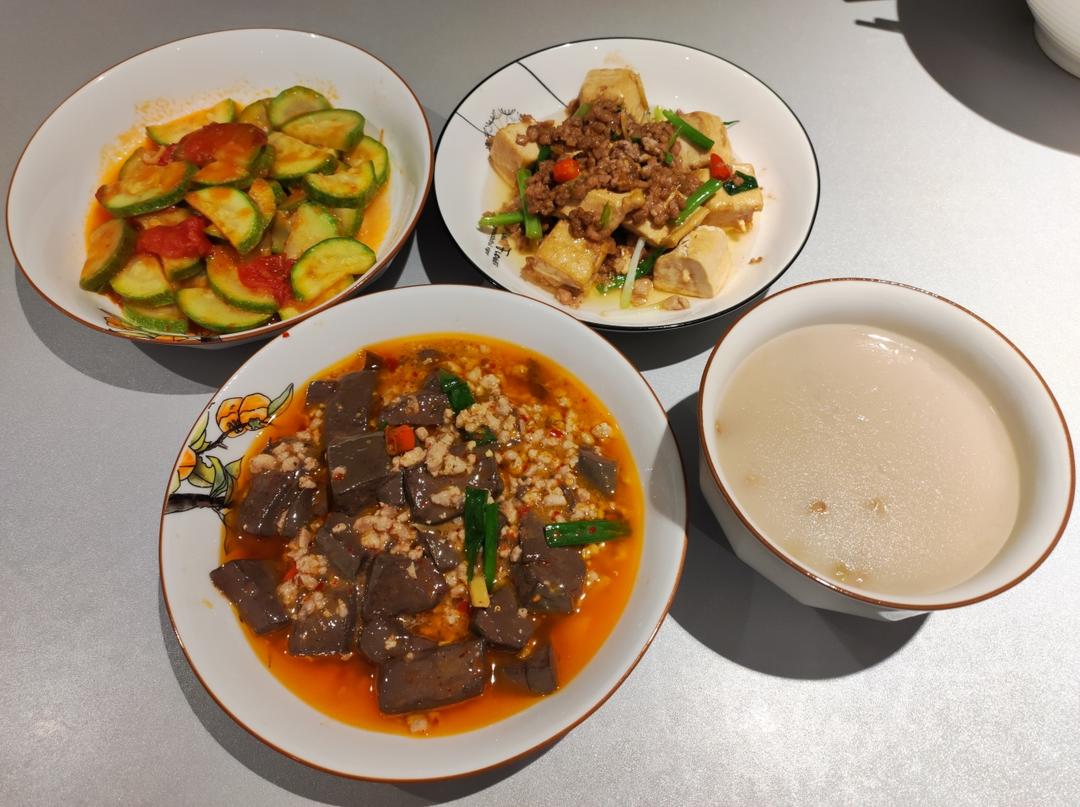 肉末烧鸭血