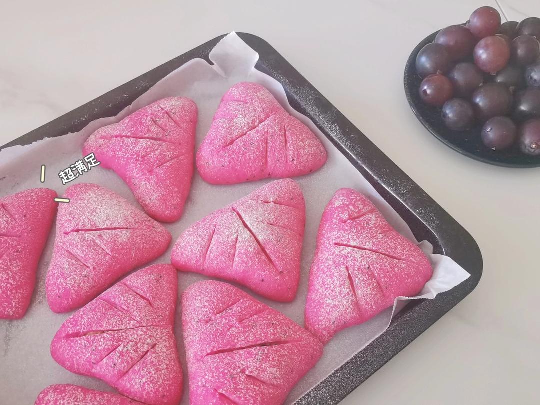 火龙果软欧包，粉嘟嘟～