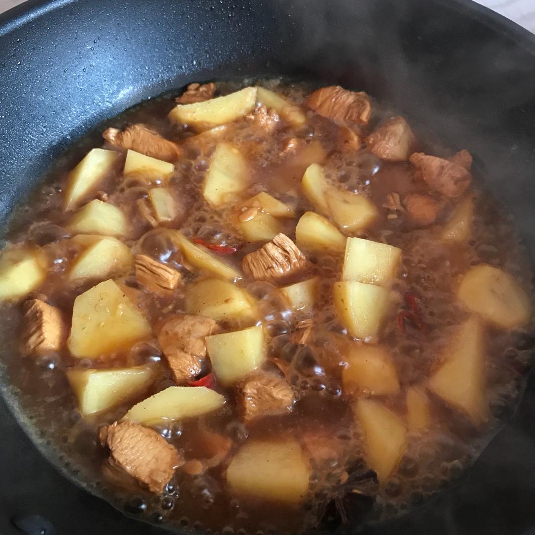 土豆烧鸡块
