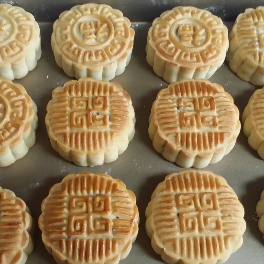 广式月饼—蛋黄莲蓉月饼