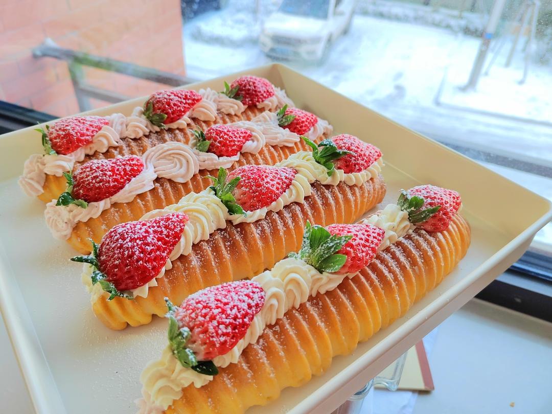 草莓🍓奶油毛毛虫面包/香甜柔软/童年味道