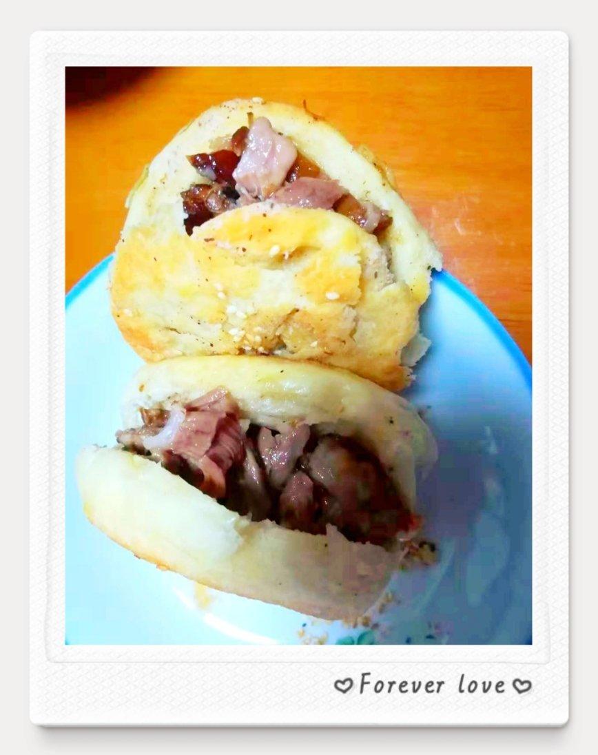 大烧饼夹肘子肉