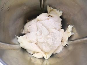 奶酪小餐包（消灭奶酪，附懒人简易整形方法，一次发酵）的做法 步骤7
