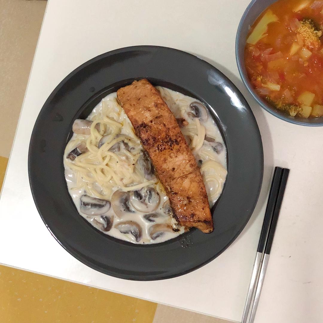 白汁蘑菇培根意粉