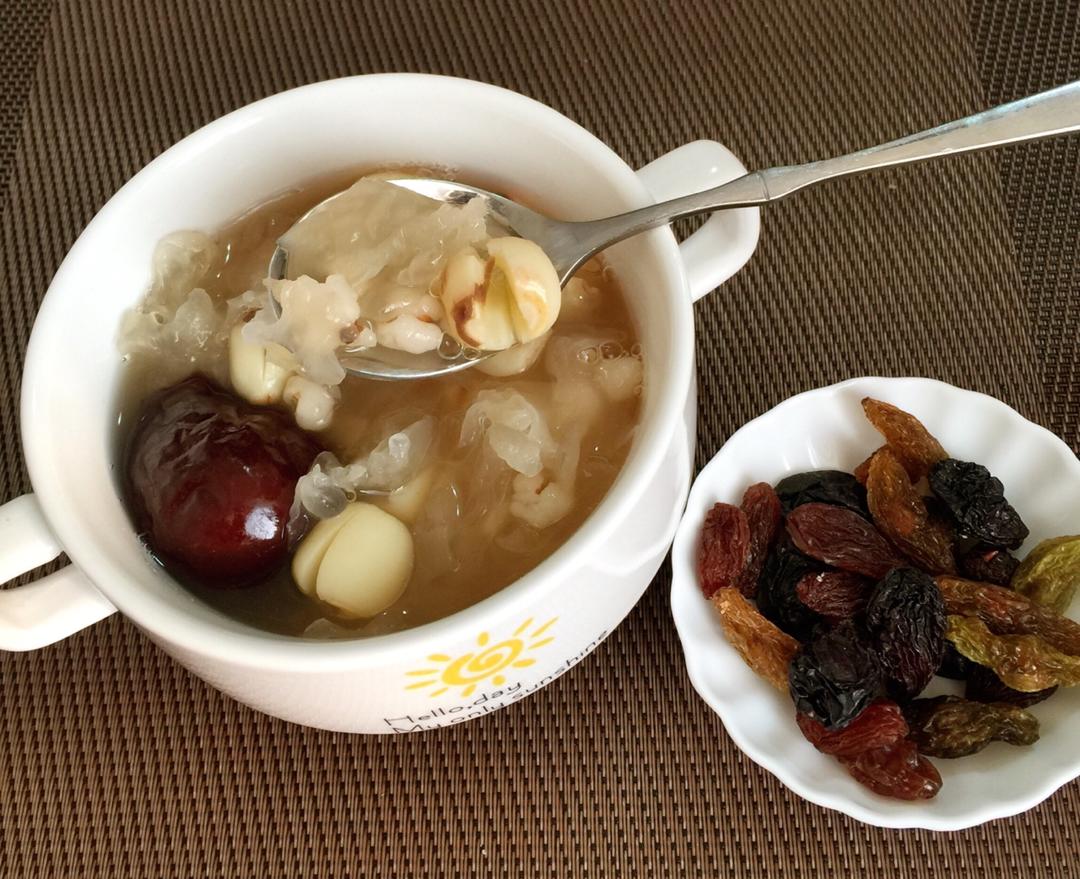 红枣薏米银耳羹