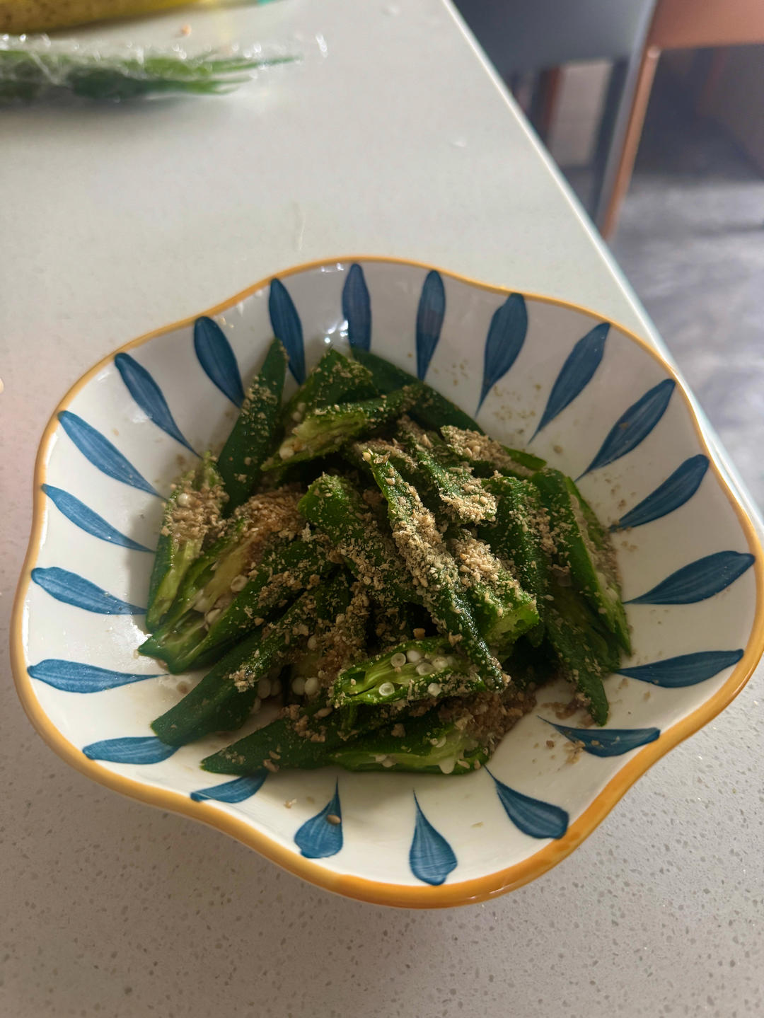 秋葵芝麻盐的做法