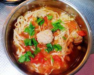 一汤底两吃！西红柿金针菇肉丸子汤（肉丸面）的做法 步骤8