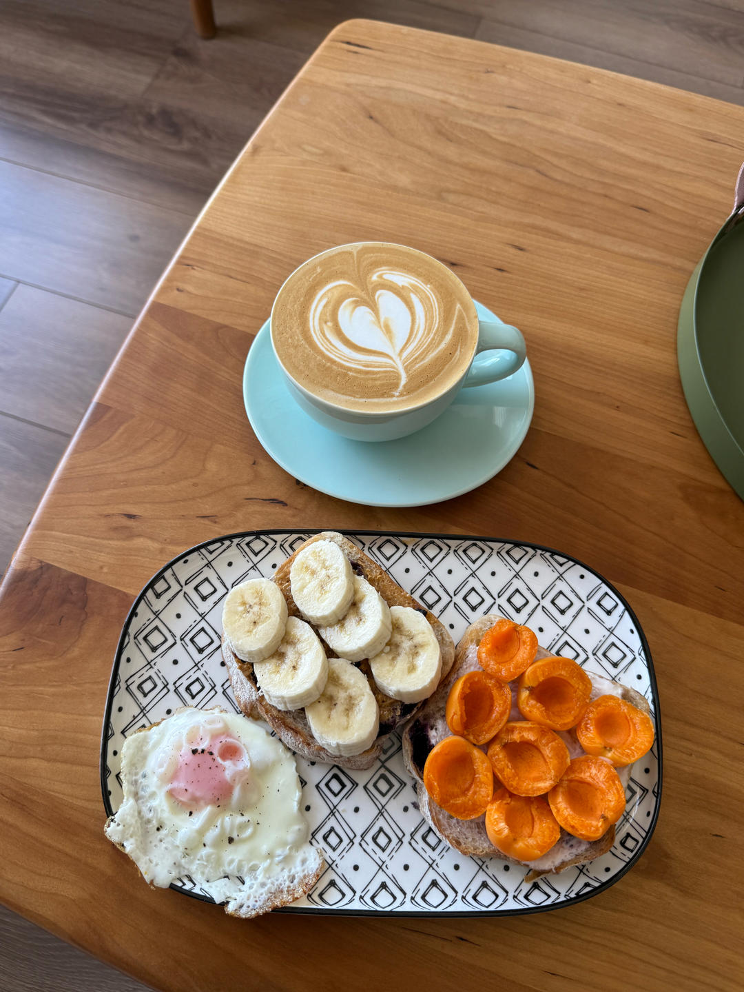 开放式水果三明治