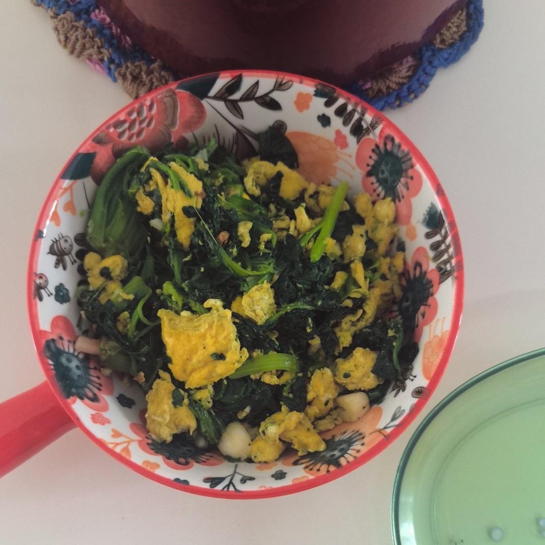 可缓解用眼疲劳的鸡蛋炒菠菜来啦