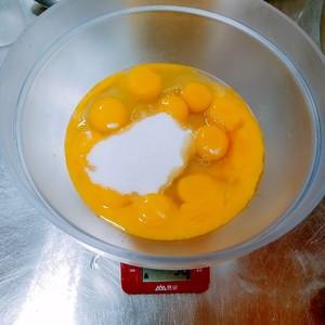 [UKOEO高比克风炉]蛋糕的做法-无水戚风蛋糕的做法 步骤5