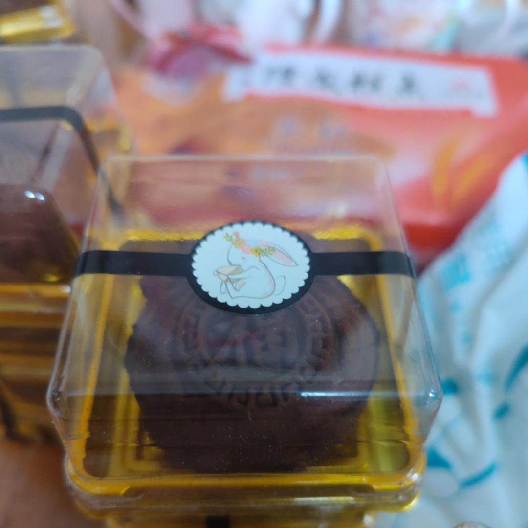 【黑巧冰酪】也可以说是巧克力冰皮月饼