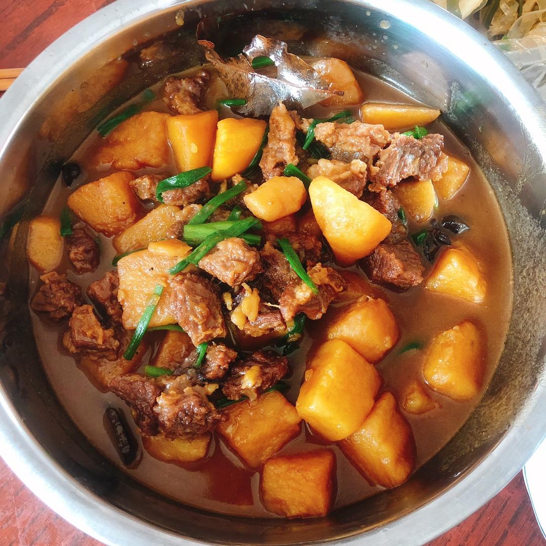 红烧土豆牛腩