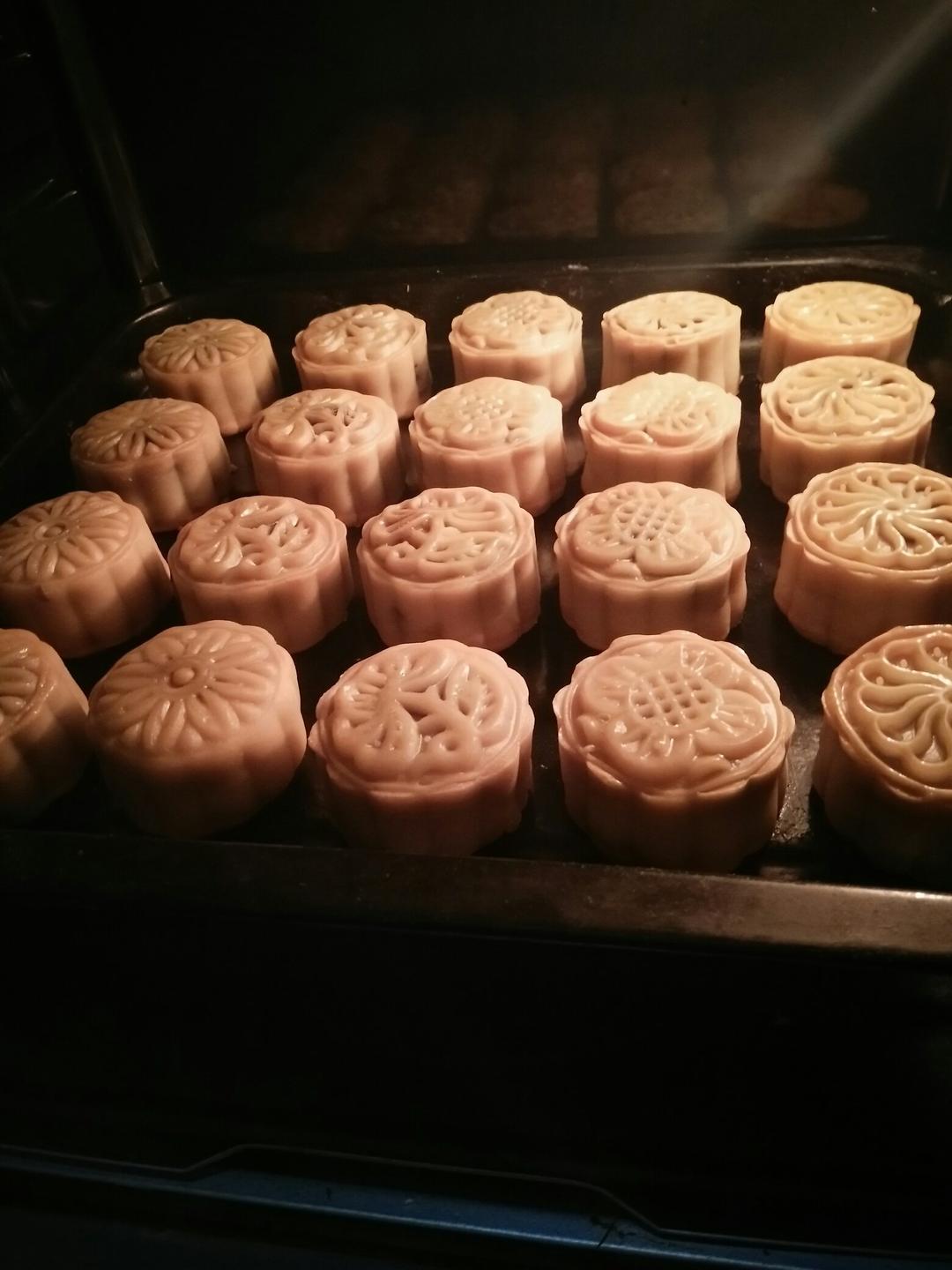 广式莲蓉（豆沙）蛋黄月饼（超详细步骤）