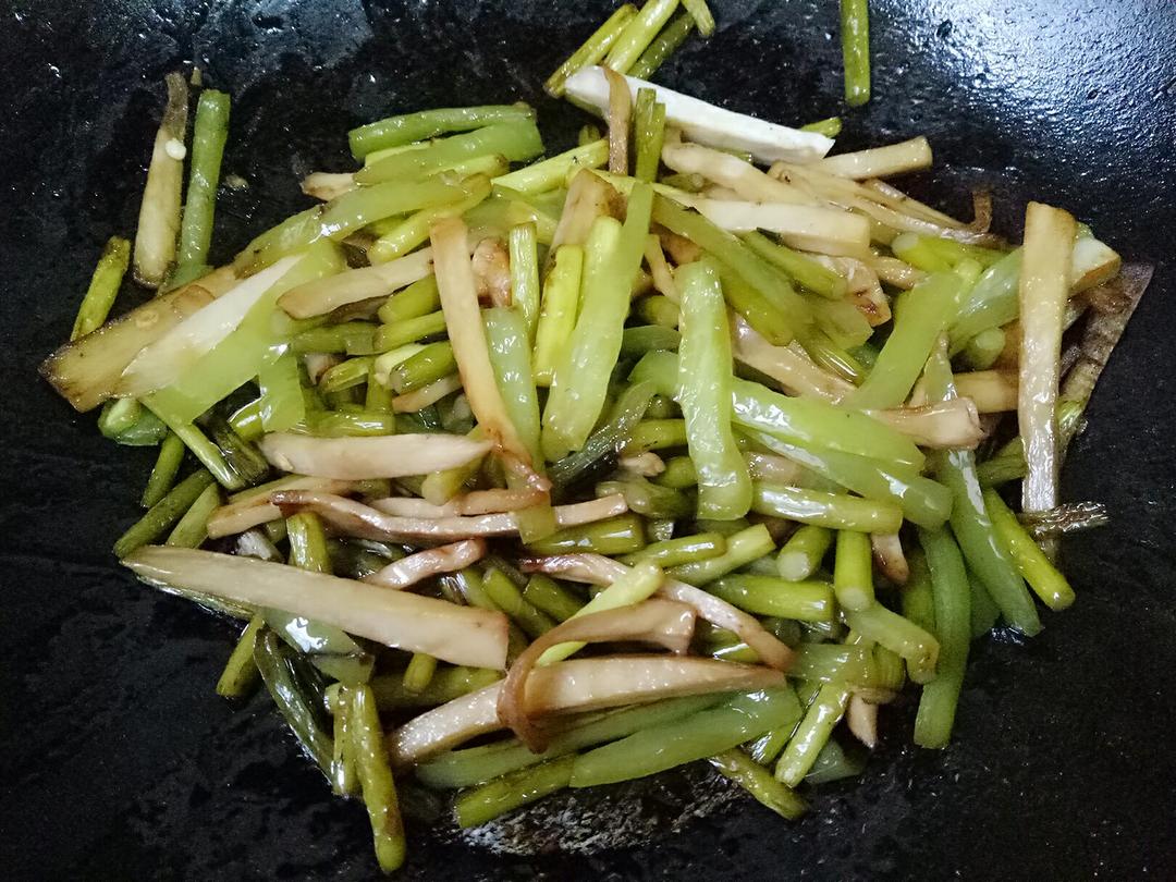 青椒素炒杏鲍菇