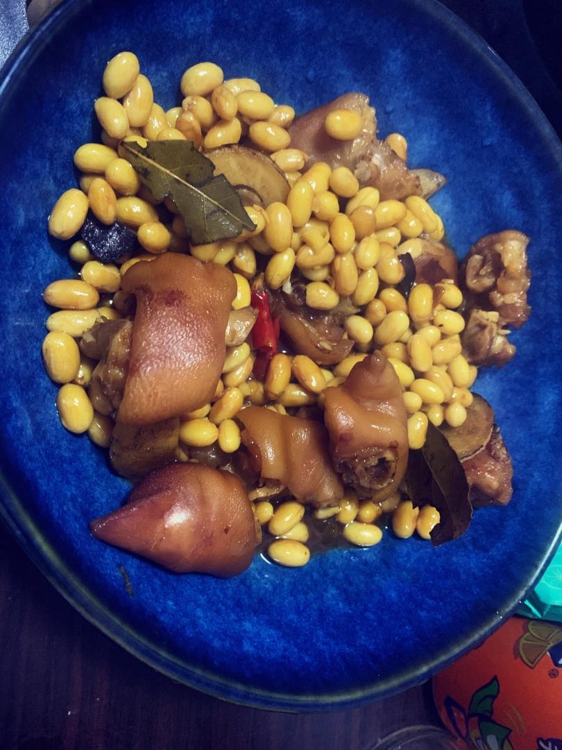 流口水的黄豆炖猪蹄     （参考黄小厨版本）