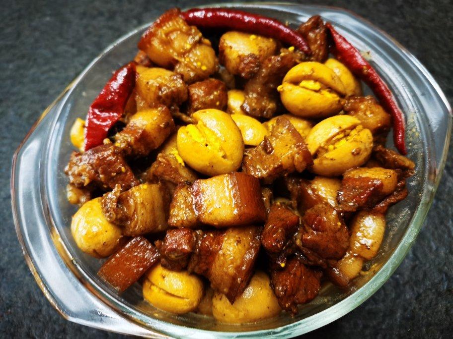 虎皮鹌鹑蛋红烧肉