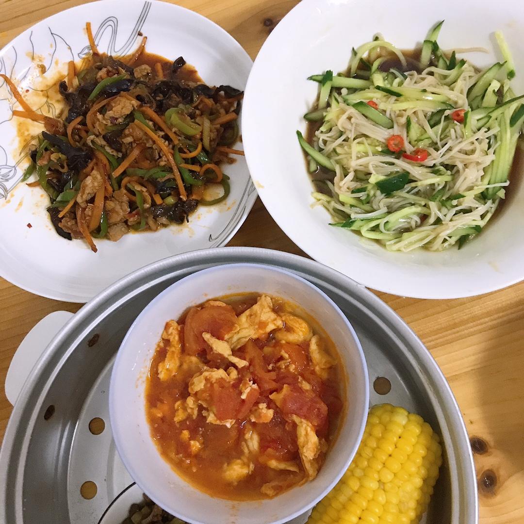 好吃的金针菇拌黄瓜