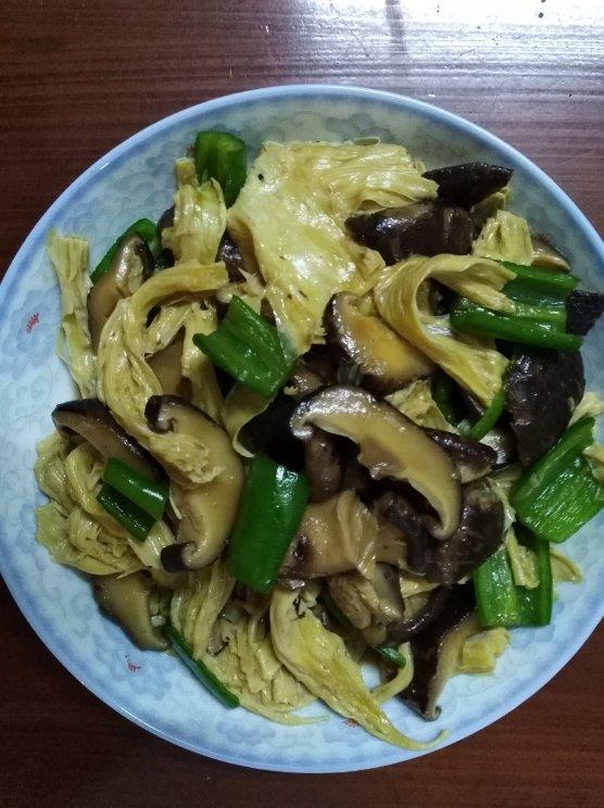 腐竹烧香菇